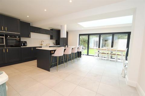 5 Oakbank, Hutton, Brentwood, CM13 1DN
