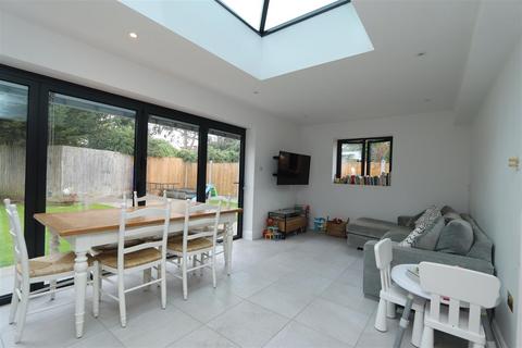 5 Oakbank, Hutton, Brentwood, CM13 1DN