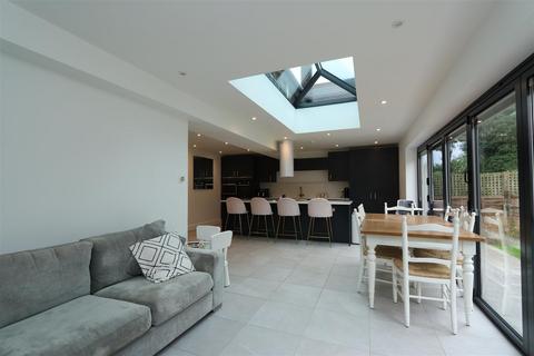5 Oakbank, Hutton, Brentwood, CM13 1DN