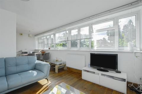 2 bedroom flat for sale - Harlequin Road, Teddington