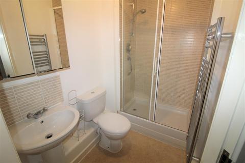 2 bedroom flat for sale - Bouverie Court, Leeds
