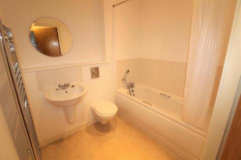 2 bedroom flat for sale - Bouverie Court, Leeds