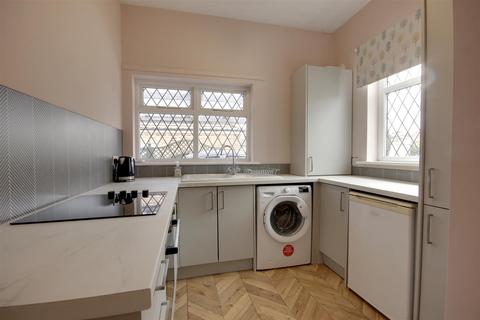12 East Mount, North Ferriby, HU14 3BX