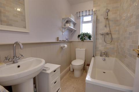 12 East Mount, North Ferriby, HU14 3BX