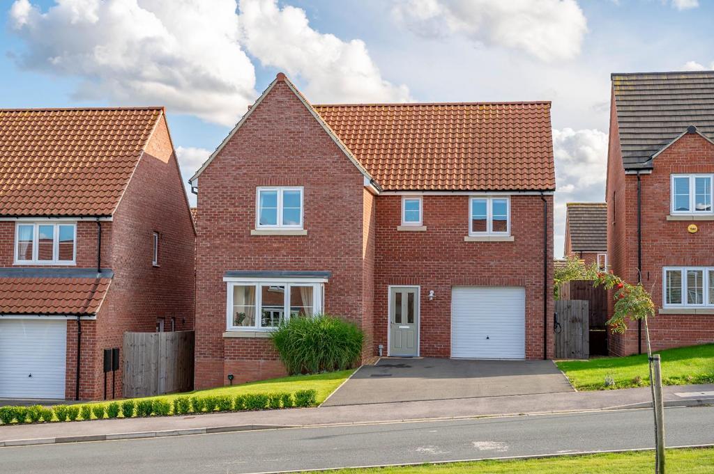 Blackthorn Avenue, Malton 4 bed detached house for sale £375,000