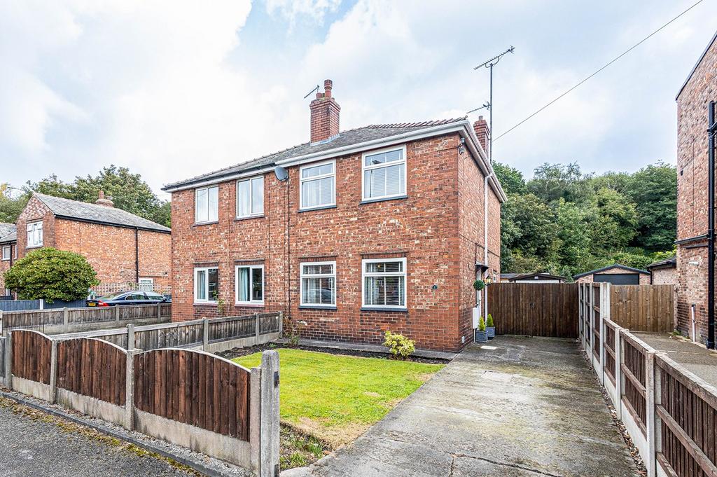 Broadway, Partington, Manchester, M31 3 bed semidetached house £295,000