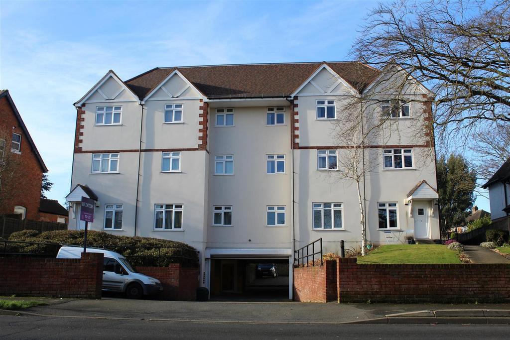 Arden House, Olton, B92 7RF 2 bed flat £1,000 pcm (£231 pw)