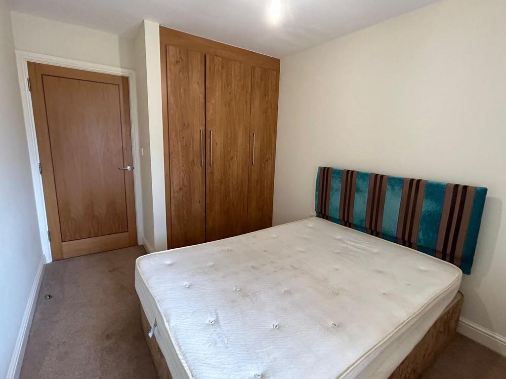 Arden House, Olton, B92 7RF 2 bed flat £1,000 pcm (£231 pw)