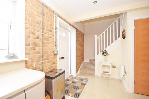 3 bedroom townhouse for sale, Mill Road, Abbey Foregate, Shrewsbury