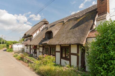 3 bedroom detached house for sale, Hillend, Twyning, Tewkesbury