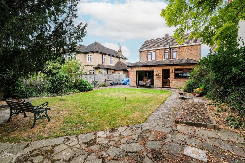The Warren Drive, Wanstead 3 bed detached house £1,350,000
