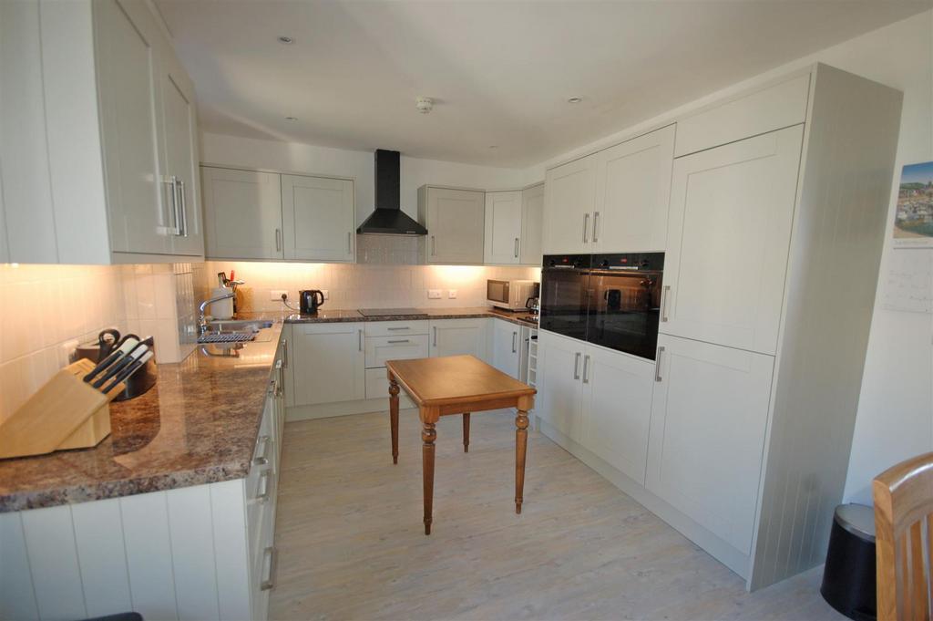 Kitchen/ dining room