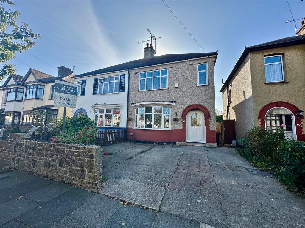 Royston Avenue, SouthendOnSea 3 bed semidetached house £1,850 pcm