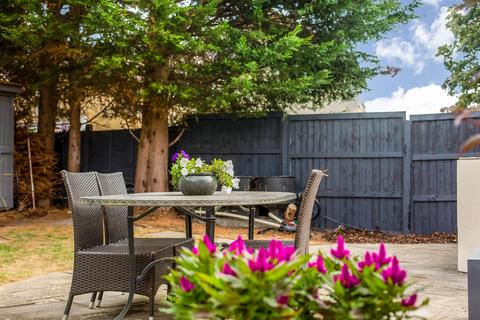62 Banstead Road, Caterham, CR3 5QE