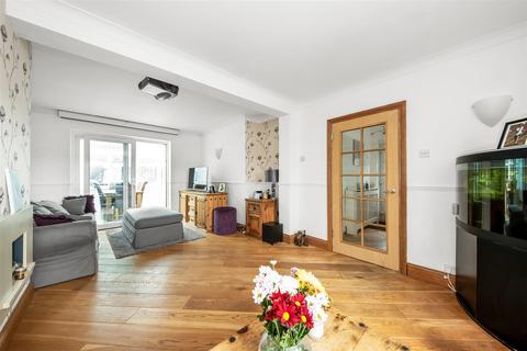 62 Banstead Road, Caterham, CR3 5QE
