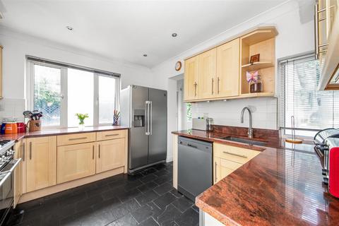 62 Banstead Road, Caterham, CR3 5QE
