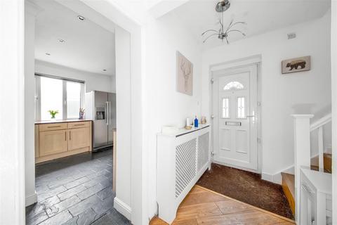62 Banstead Road, Caterham, CR3 5QE