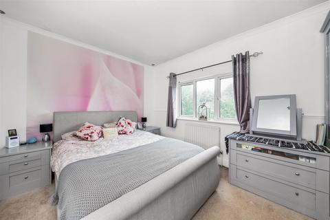 62 Banstead Road, Caterham, CR3 5QE