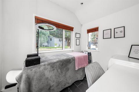 62 Banstead Road, Caterham, CR3 5QE
