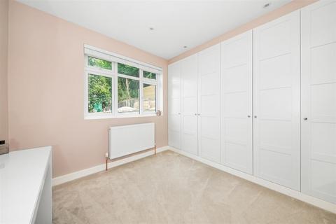 6 Devon Close, Kenley, CR8 5BB
