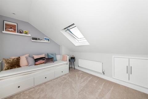 6 Devon Close, Kenley, CR8 5BB