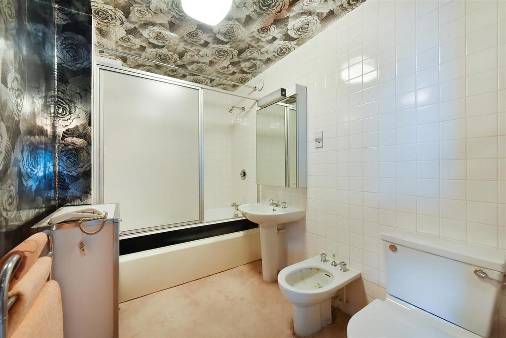 Flat 113 Pier House (1).JPG