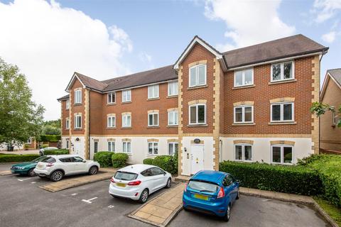 16 Drew Place, Caterham, CR3 5FE