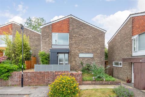 65 Deepfield Way, Coulsdon, CR5 2SR
