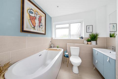 65 Deepfield Way, Coulsdon, CR5 2SR