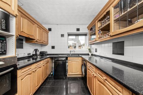 6, Shaw Court Ninehams Road, Caterham, CR3 5LG
