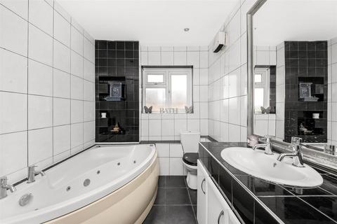 6, Shaw Court Ninehams Road, Caterham, CR3 5LG