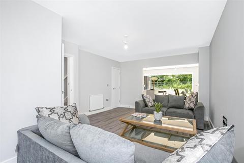 39 Sunnyside Close, East Grinstead, RH19 4QW