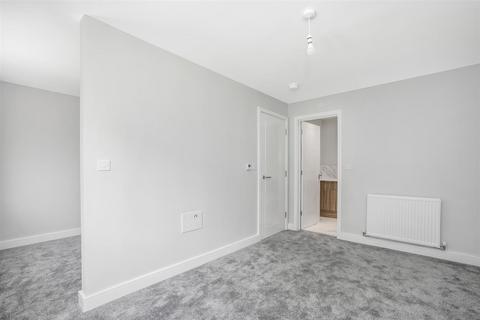 39 Sunnyside Close, East Grinstead, RH19 4QW