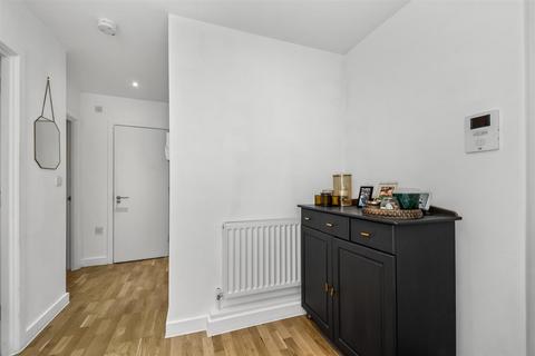 Flat 40, 1 Whyteleafe Hill, Whyteleafe, CR3 0FA