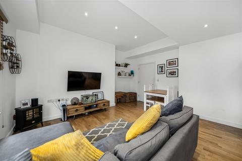 Flat 40, 1 Whyteleafe Hill, Whyteleafe, CR3 0FA