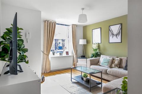 81a Croydon Road, Caterham, CR3 6PD