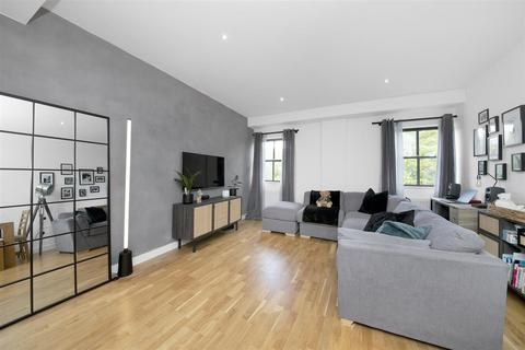 Flat 4, 1 Whyteleafe Hill, Whyteleafe, CR3 0FA