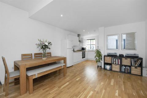 Flat 4, 1 Whyteleafe Hill, Whyteleafe, CR3 0FA