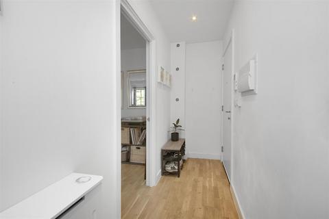 Flat 4, 1 Whyteleafe Hill, Whyteleafe, CR3 0FA
