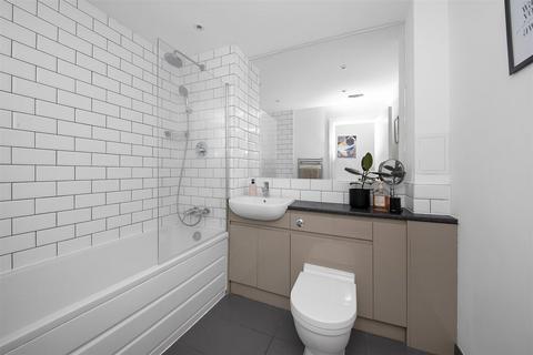 Flat 4, 1 Whyteleafe Hill, Whyteleafe, CR3 0FA