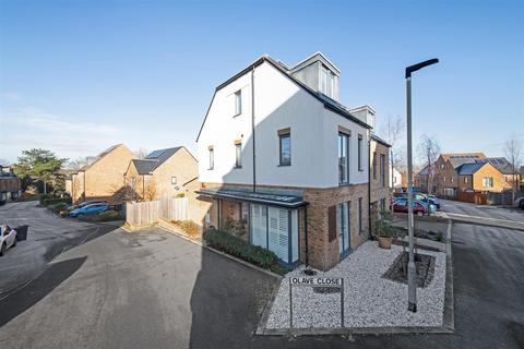 2 Olave Close, Coulsdon, CR5 3FW