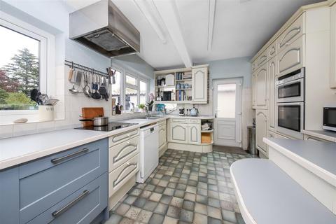 29 Leazes Avenue, Chaldon, Caterham, CR3 5AG