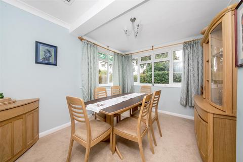 29 Leazes Avenue, Chaldon, Caterham, CR3 5AG
