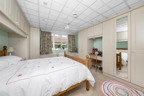 29 Leazes Avenue, Chaldon, Caterham, CR3 5AG