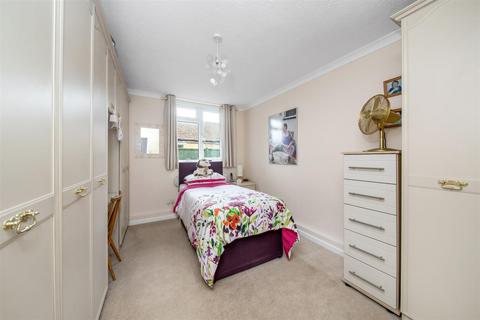 29 Leazes Avenue, Chaldon, Caterham, CR3 5AG