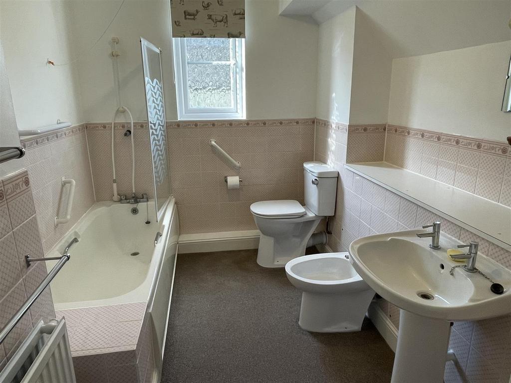 Bathroom.JPG