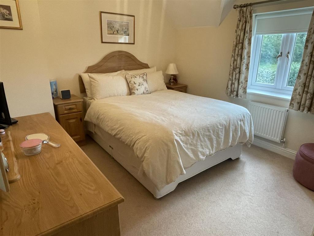 Bedroom 1.JPG