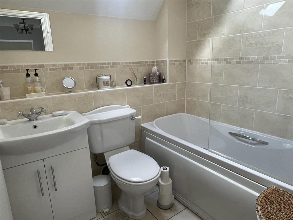Bathroom.JPG