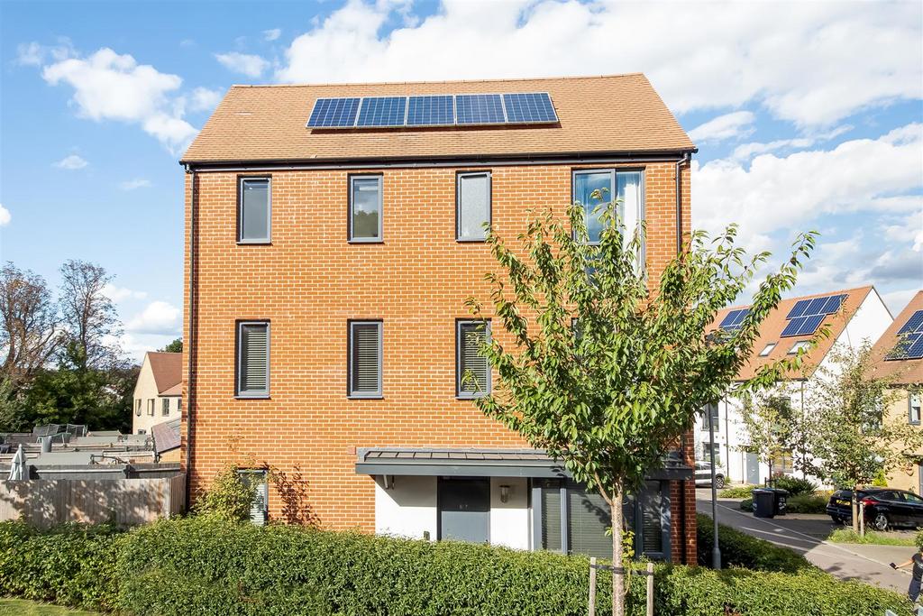 Cane Hill Drive, Coulsdon CR5 4 bed detached house for sale £700,000