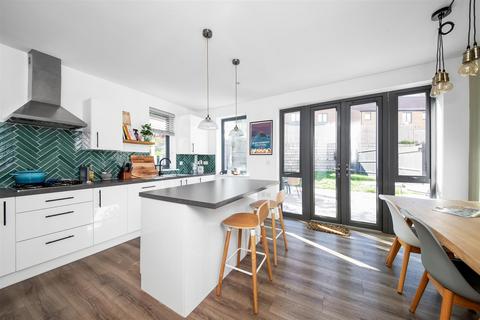 67 Cane Hill Drive, Coulsdon, CR5 3FR